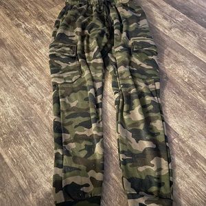 Medium green sweatpants joggers camo